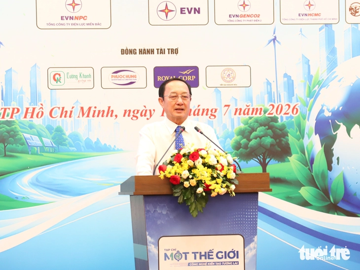 Ông Huỳnh Thành Đạt - Phó trưởng Ban Tuyên giáo và Dân vận Trung ương, nguyên Bộ trưởng Bộ Khoa học và Công nghệ - phát biểu tại hội thảo - Ảnh: NGỌC LÂN